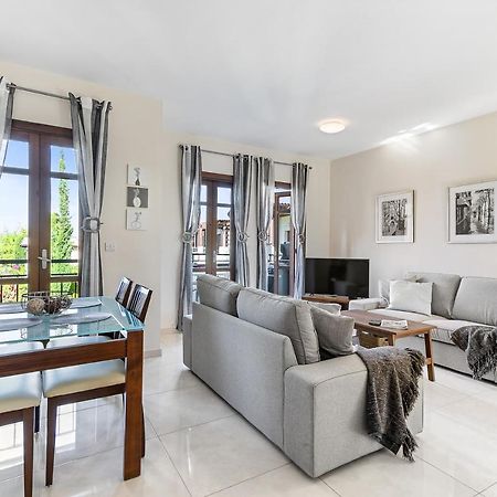 2 Bedroom Apartment Assia With Communal Pool, Aphrodite Hills Resort Куклія Екстер'єр фото