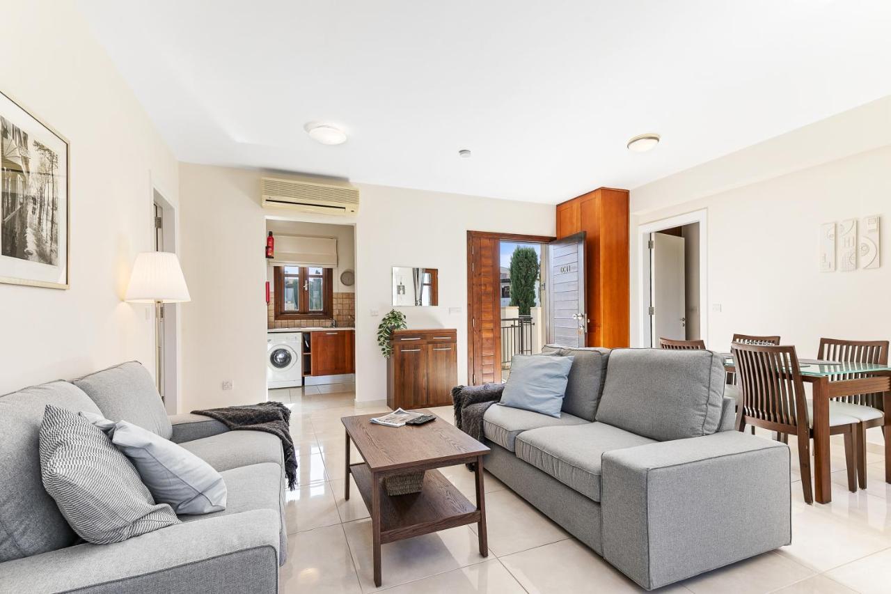 2 Bedroom Apartment Assia With Communal Pool, Aphrodite Hills Resort Куклія Екстер'єр фото