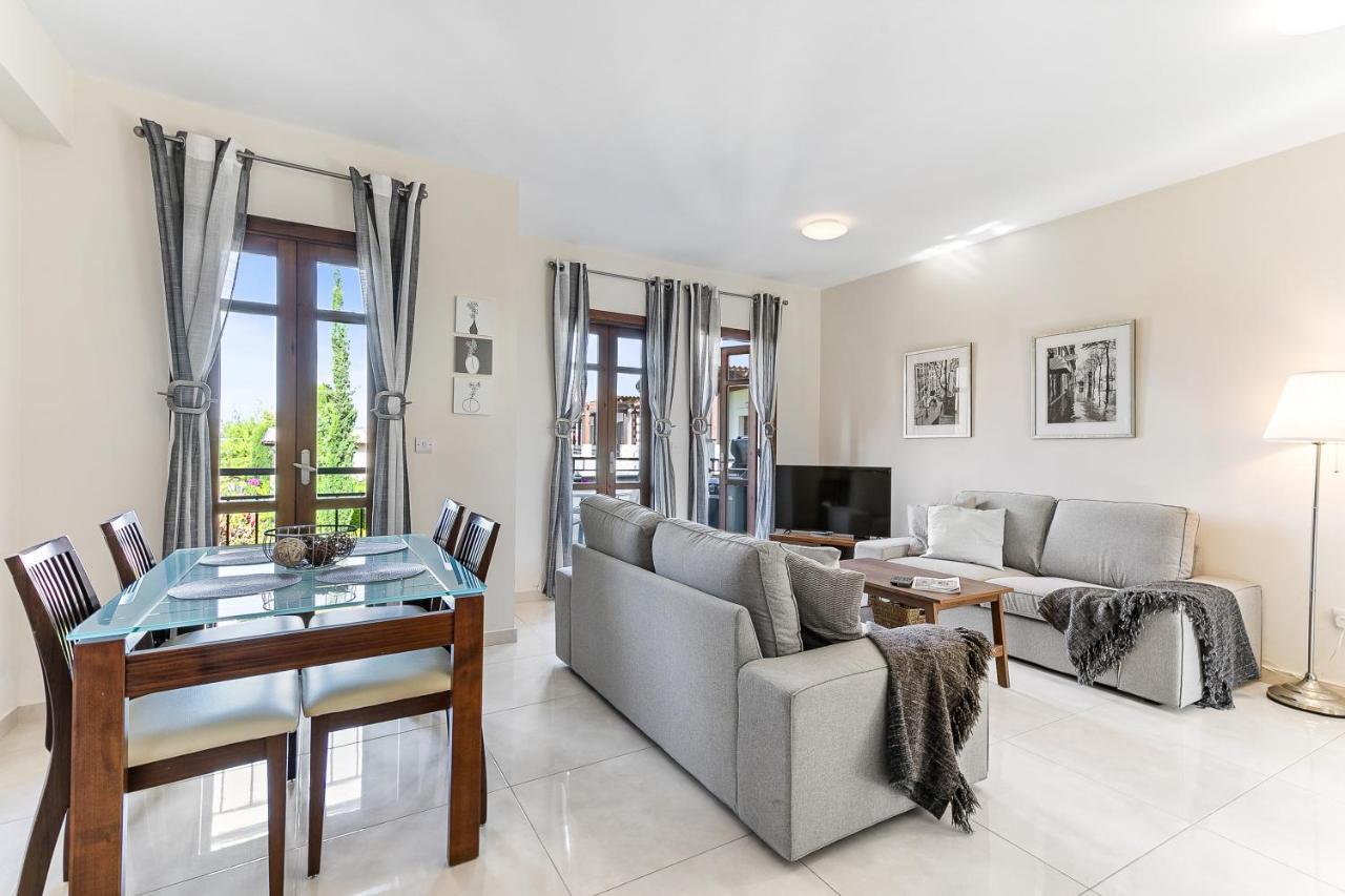 2 Bedroom Apartment Assia With Communal Pool, Aphrodite Hills Resort Куклія Екстер'єр фото