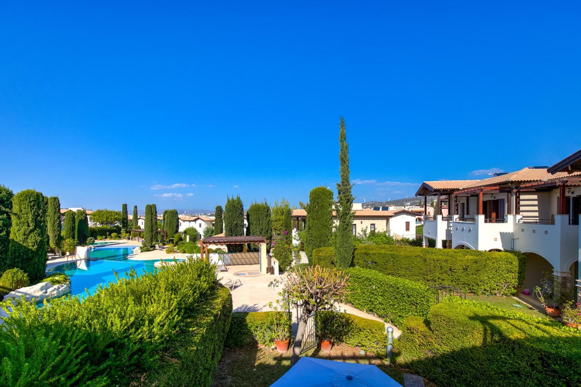 2 Bedroom Apartment Assia With Communal Pool, Aphrodite Hills Resort Куклія Екстер'єр фото